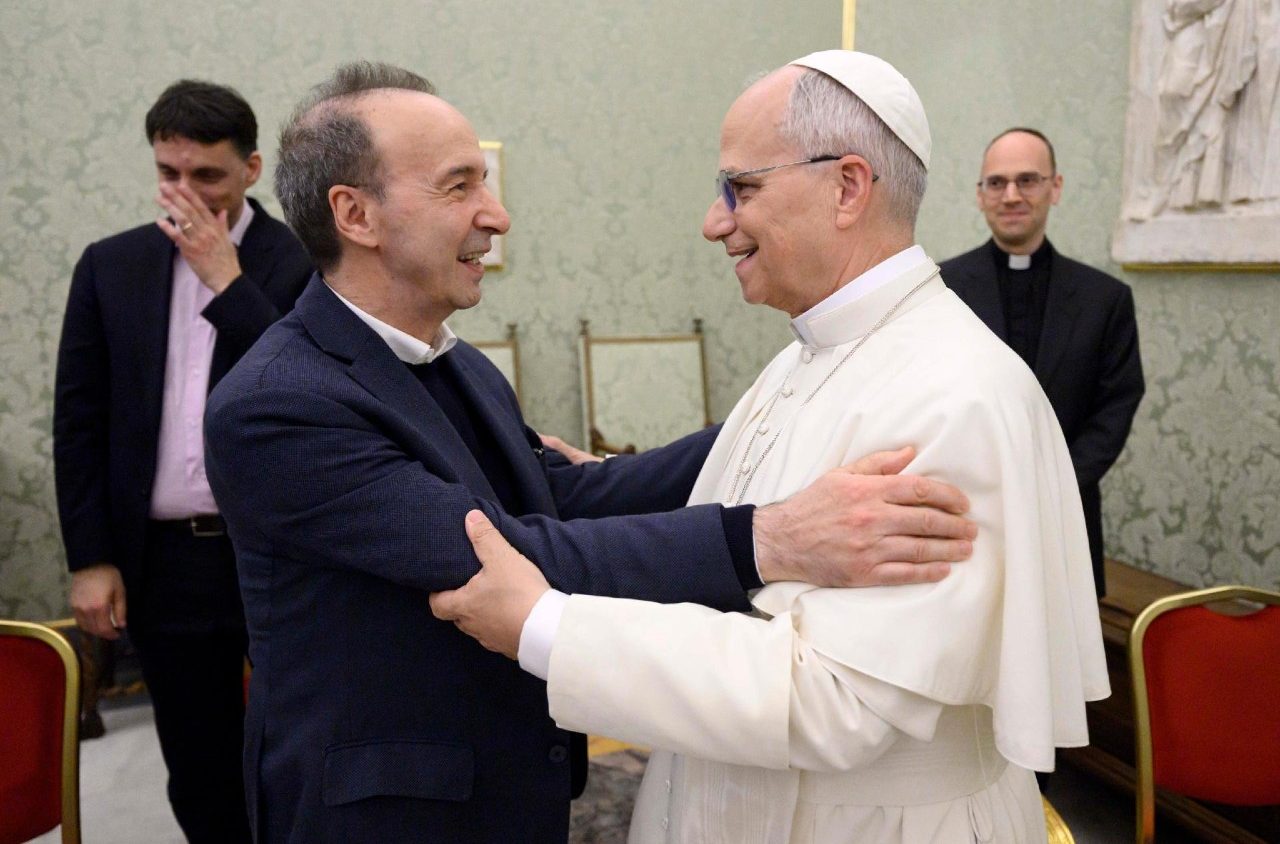 pope-leo-with-roberto-denigni-1765165538.jpeg